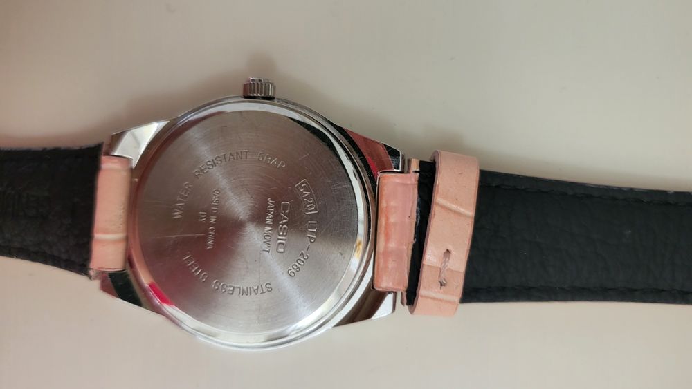 Ceas Casio fete, cuartz, rezistent la apa, brățară din piele