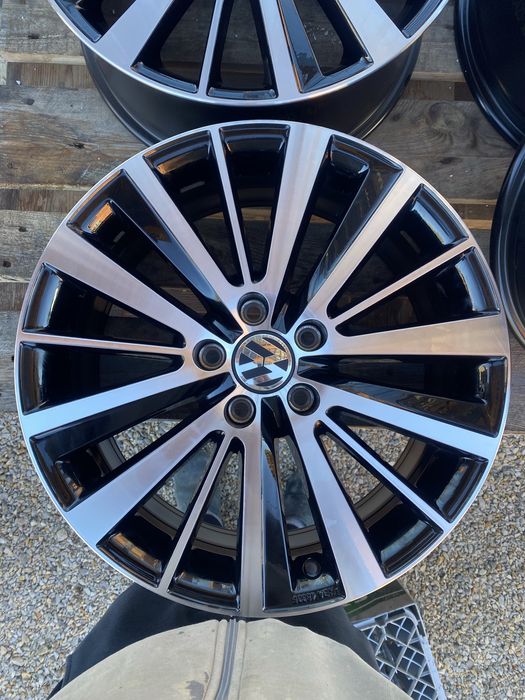 18 цола 5 х 112 мм Фолксваген Голф 6 , 7 , 8 VW Golf , Ауди , Сеат