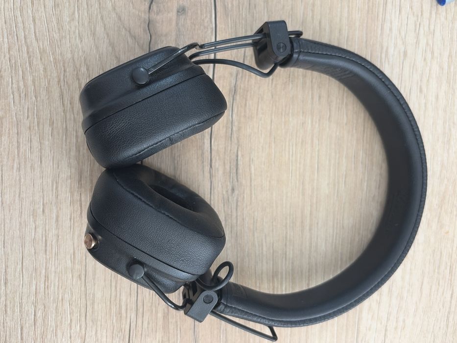 Продам наушники marshall