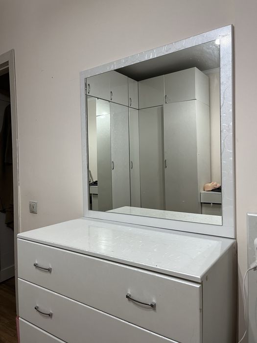 продается комод и зеркало