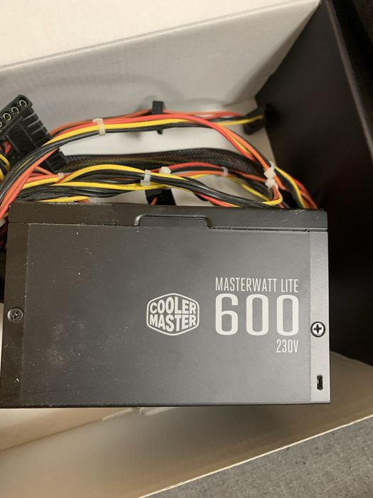 Sursa CoolerMaster Masterwatt LITE 600w 80+ white