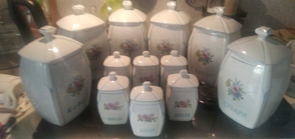 Порцеланови буркани за подправки