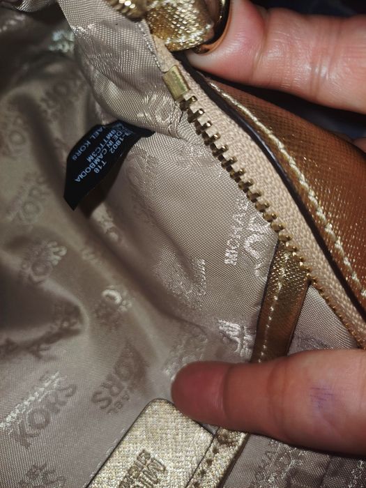 Michael Kors чанта в злато