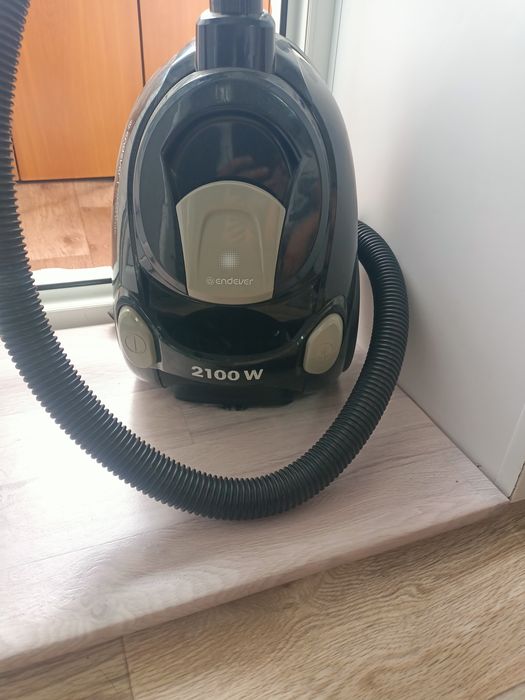 Продам пылесос 2100W