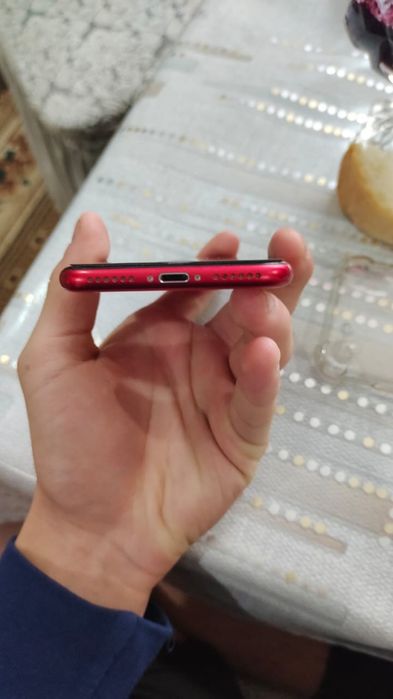 Айфон Se 2020 продаю