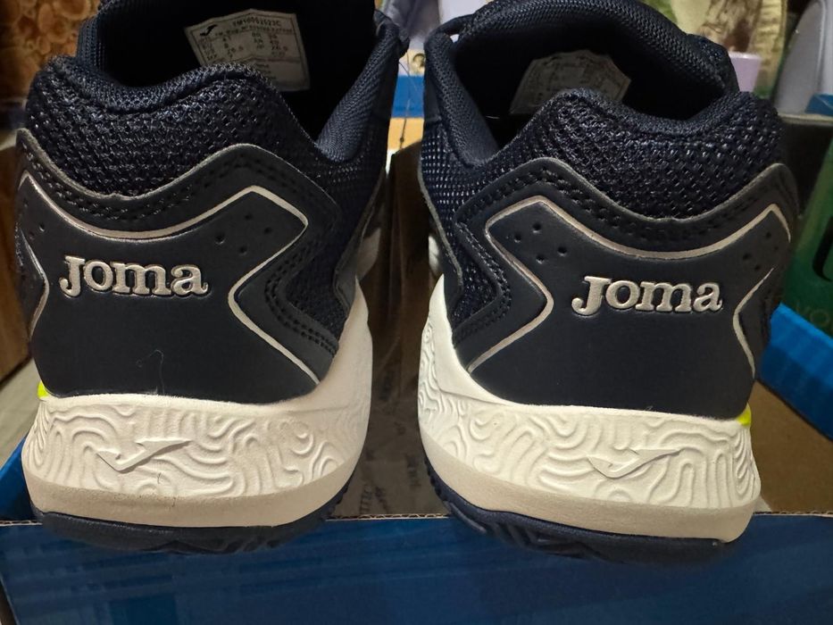Продавам маратонки за тенис на корт Joma!