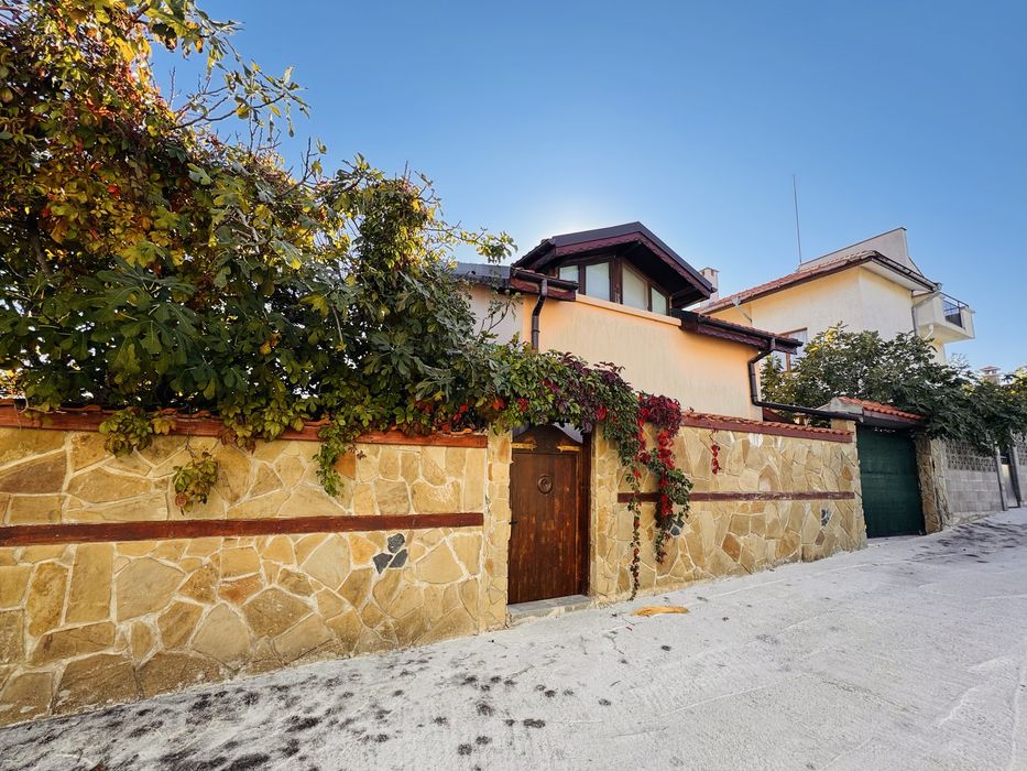 Продава се Къща в Бургас, Възраждане - 140 кв.м за 1286 €/кв.м - Снимка #1