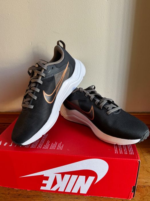 Опушен сив металик маратонки на Найк, W Nike Downshifter 12