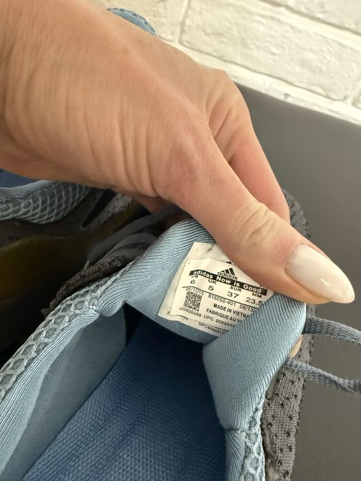 Продам кроссовки adidas