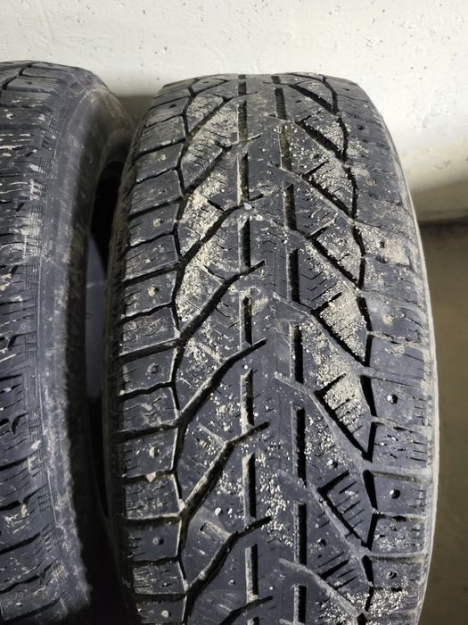 Продам шины зимние 225 60 R17