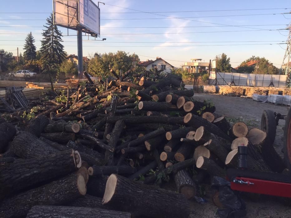 Дърва за огрев  150лв\1 кубик  нарязани и нацепени