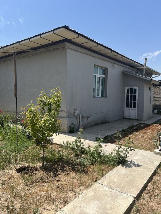 Yangi toshkent yaqinida uy sotiladi