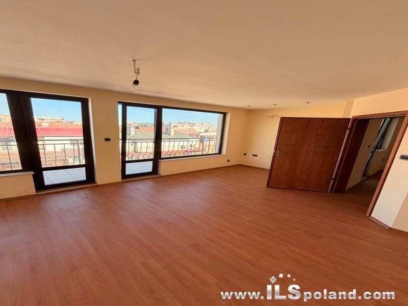 Продава се Многостаен апартамент в Варна, Окръжна болница - 195 кв.м за 1944 €/кв.м - Снимка #2