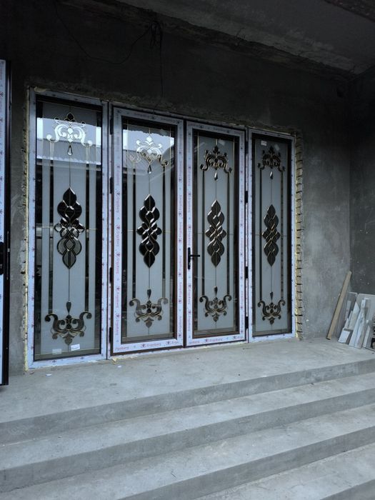 Ustanofka rom- eshik