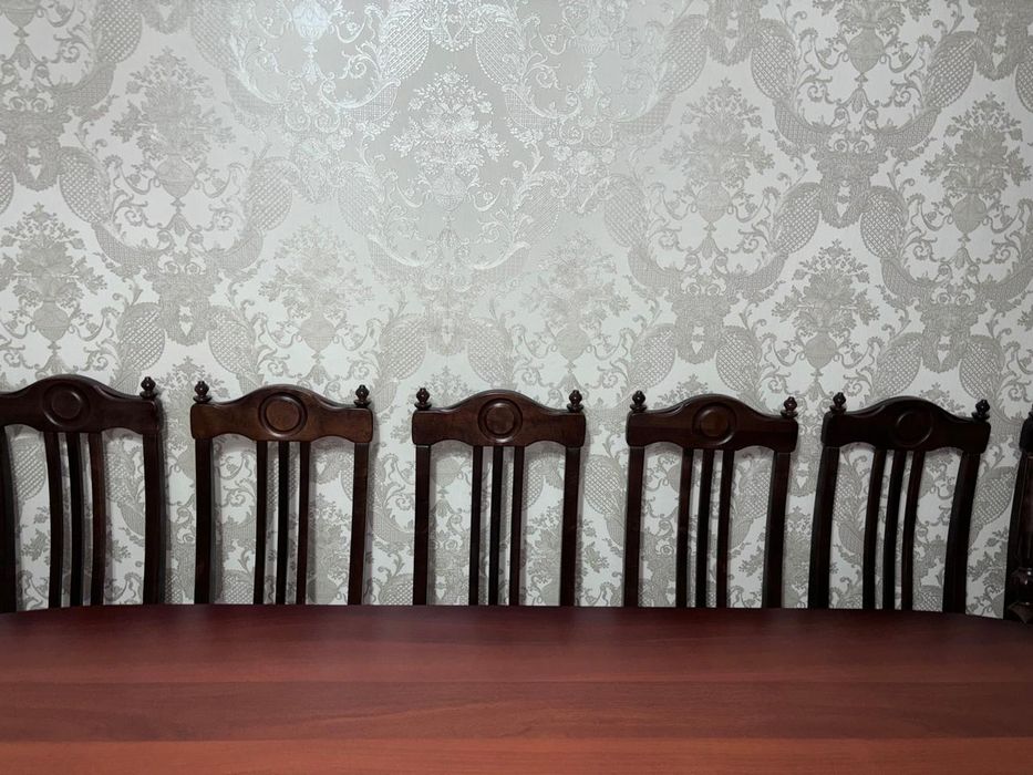 Стол со стульями