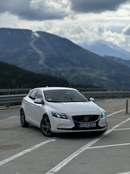 Volvo V40 1.6 D2 2013 • Full Option