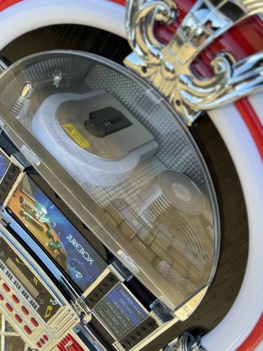 Vând Jukebok  cu CD USB MP3Player RADIO și BLUETOOTH