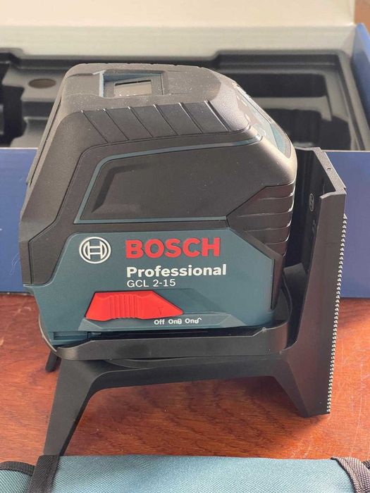 Nivela cu laser, cu linii in cruce, lumina rosie, Bosch Professional GCL 2-15, cu autonivelare, 15 m, cu suport si geanta