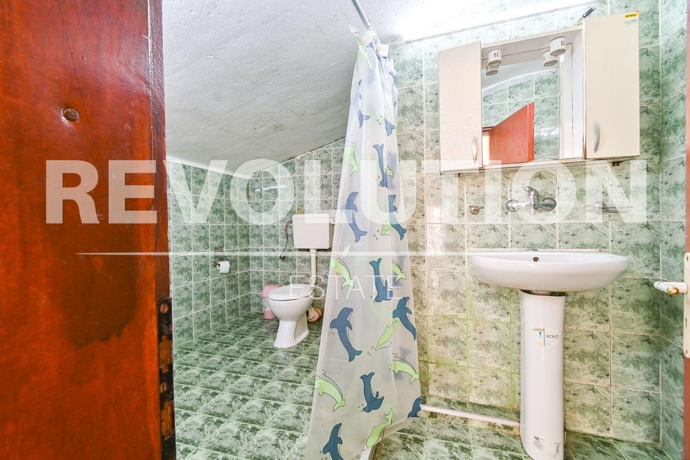 Дава се под наем Етаж от къща в София, Надежда 4 - 150 кв.м за 997.05 € - Снимка #12