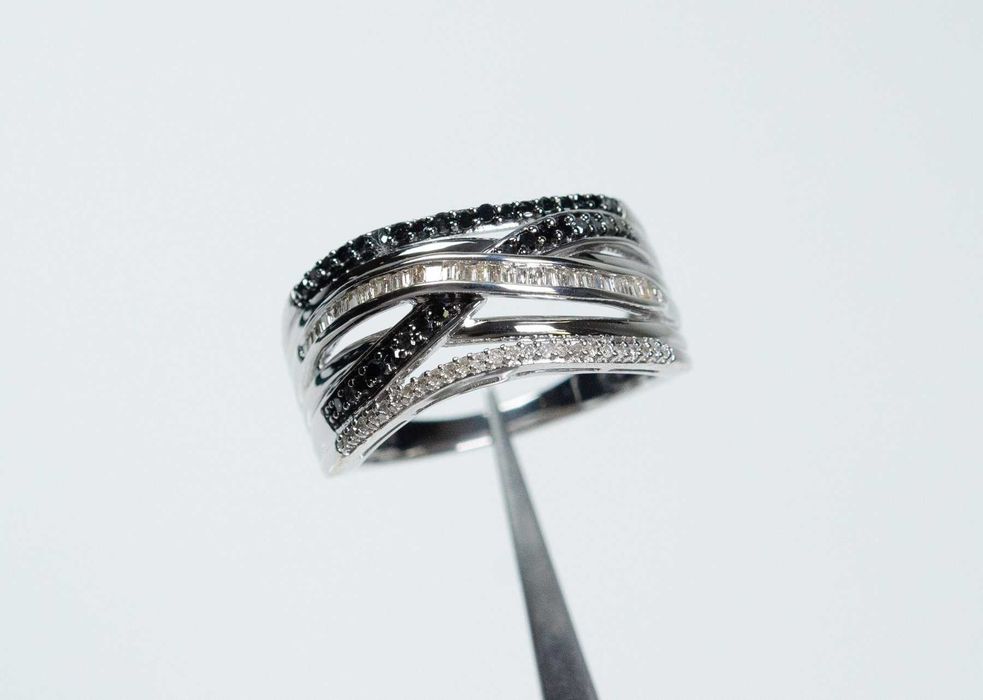 Inel argint 925 cu 1,25 carate diamante albe și negre