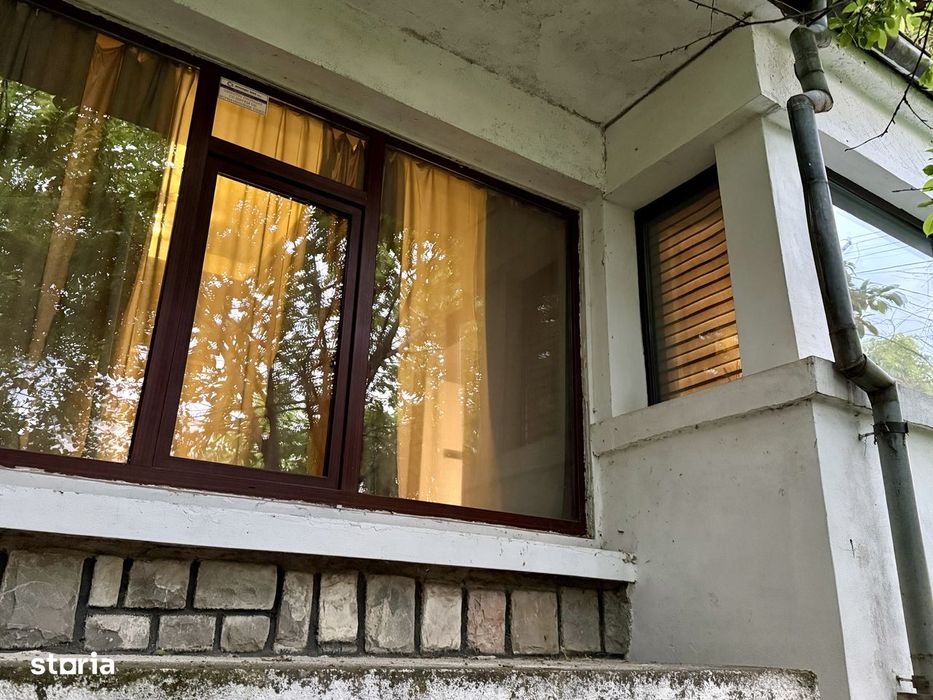 Apartament cu garaj, grădină, aer conditionat și centrală proprie