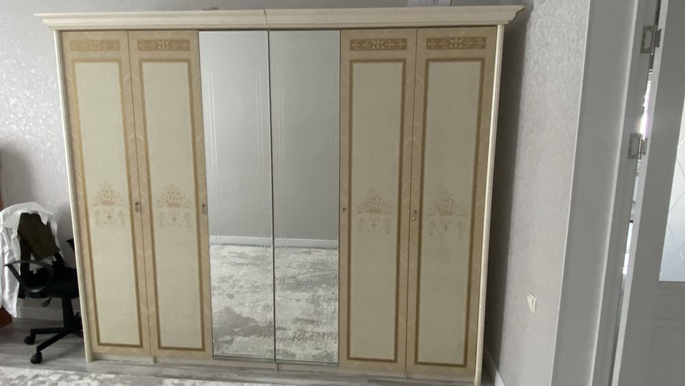 Шкаф для одежды.