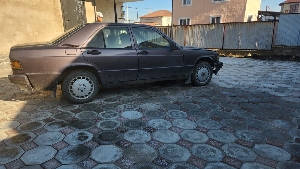 Машина мерседес 190