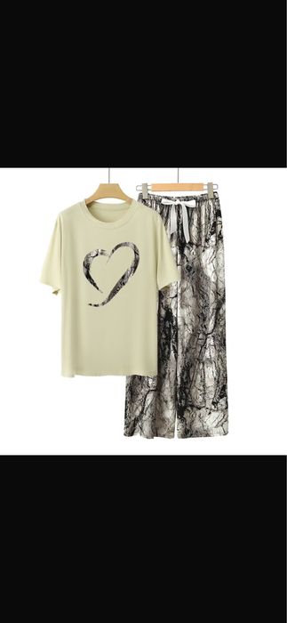 Двойки футболка со штанами