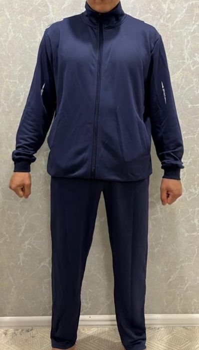 Продам спортивный костюм