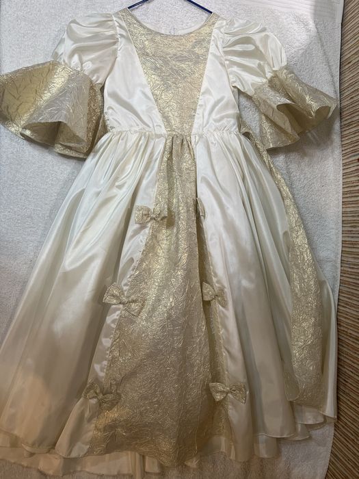 Продам платья красивые