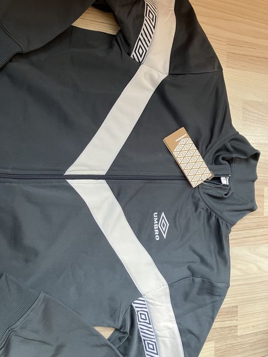 Намалено Umbro мъжко горнище ново М размер