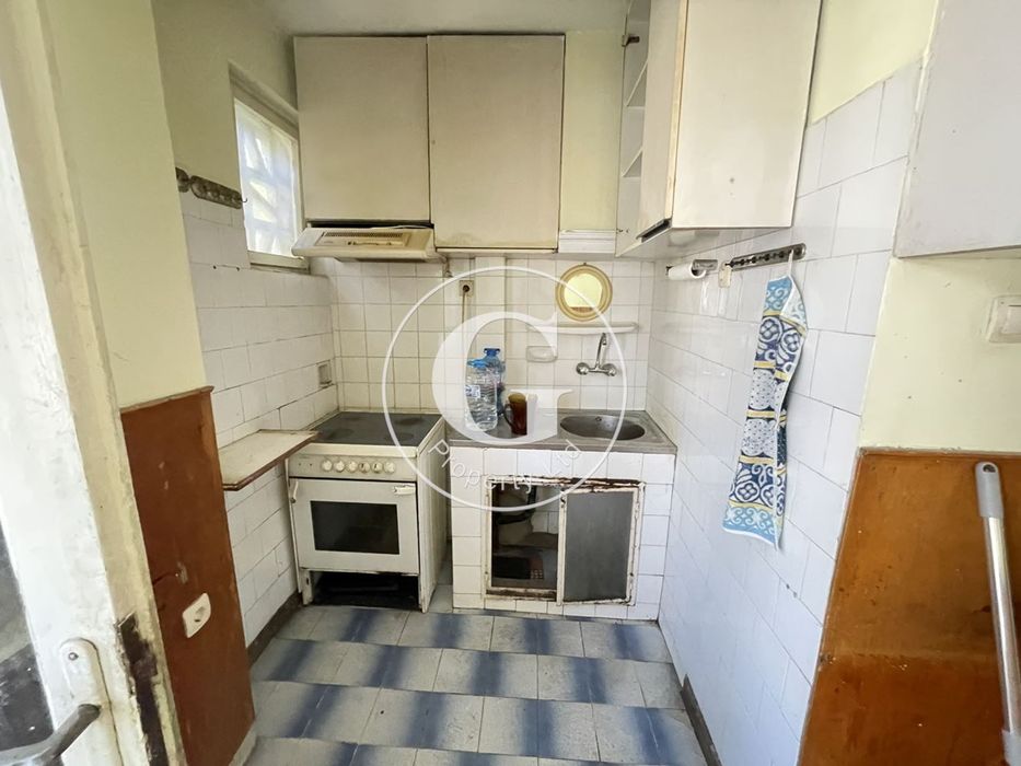 Продава се Тристаен апартамент в Перник, Център - 95 кв.м за 1153 €/кв.м - Снимка #8