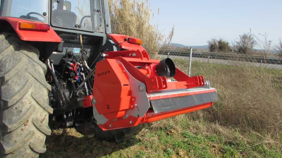 Tocator de vegetatie reversibil pentru tractoare intre 40-100 cai