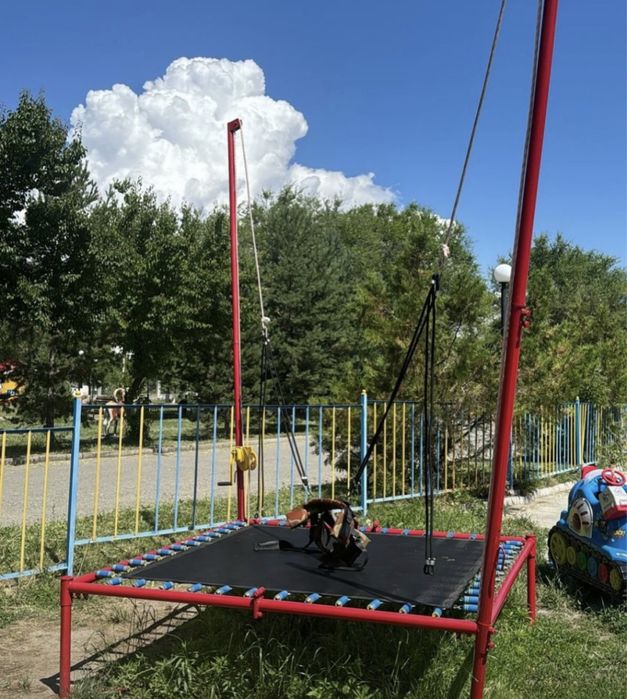 Корусель Бык отракцион батут надувной