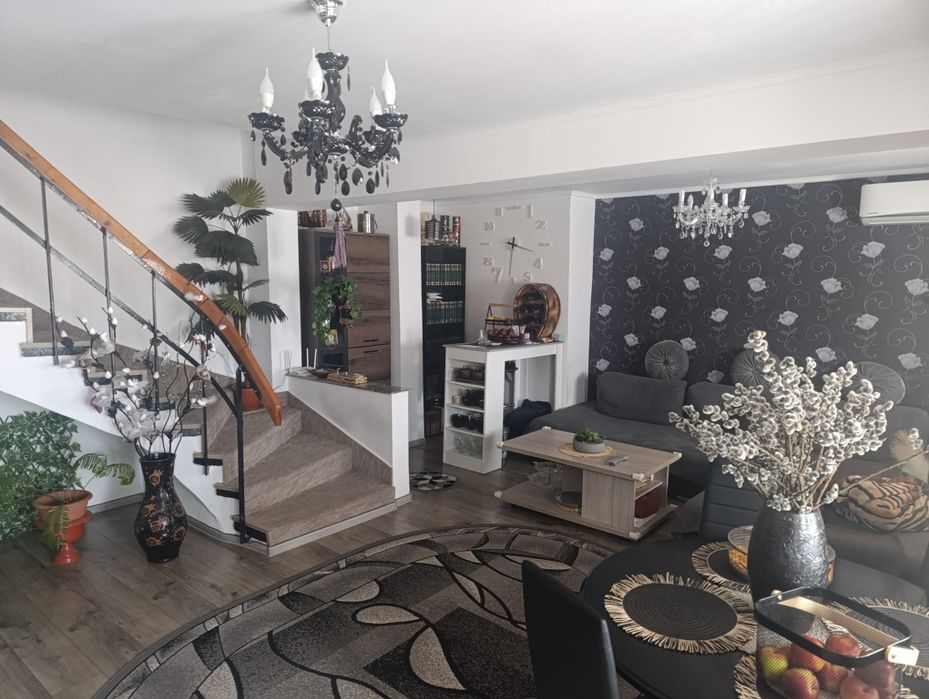 Apartament cu scară interioara