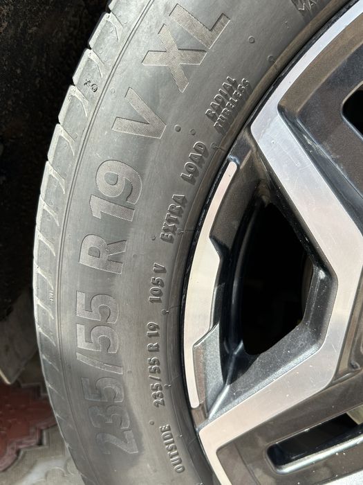 Продам автошины 235/55R19