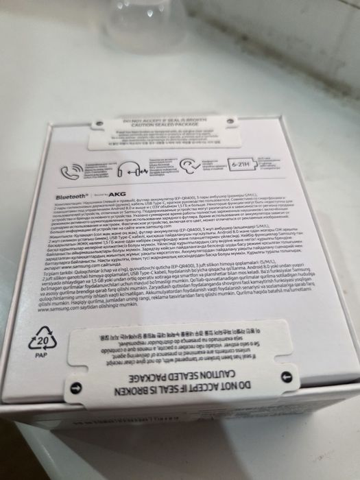 наушник и смарт часы