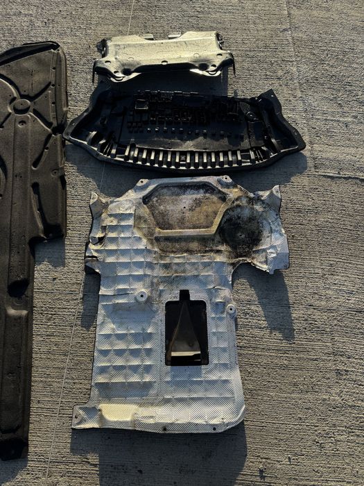 Scut motor cutie lateral Mercedes cls w218 metalic