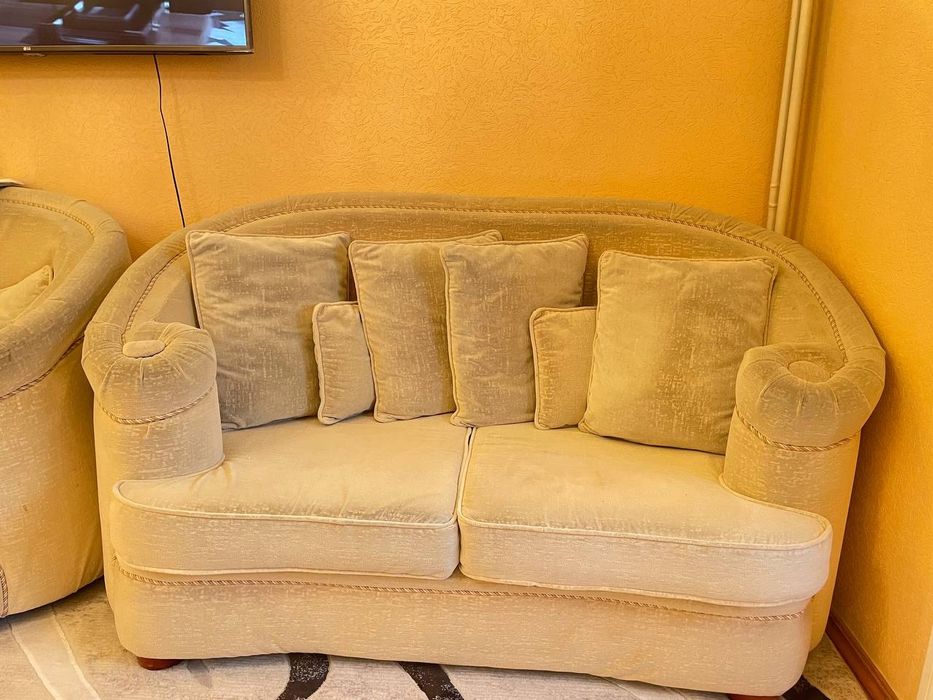 Продам диван и кресло комплект четвёрка