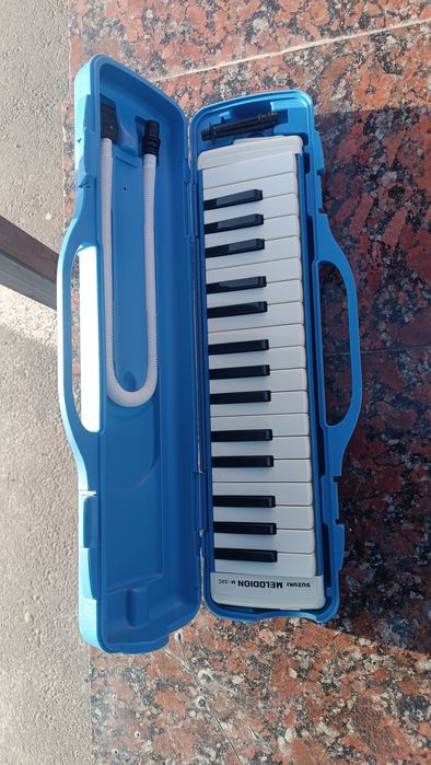 Мелодика SUZUKI Made in Japan, в отличном состоянии с кейсом,