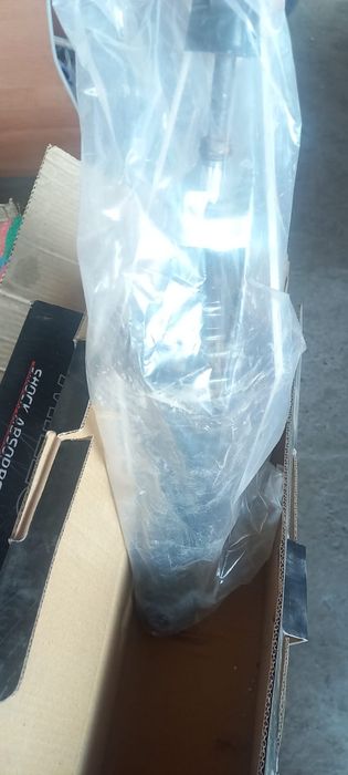 Продам задние амортизаторы