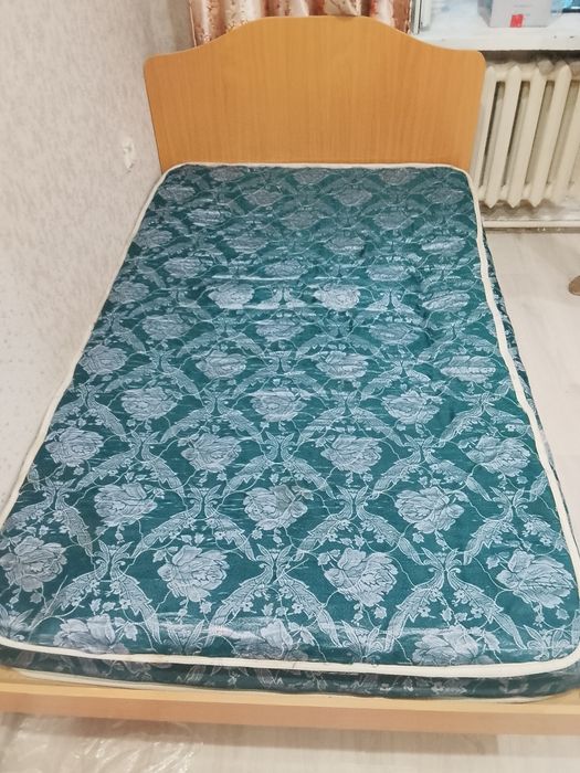кровать в хорошем состоянии
