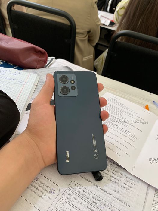 Redmi note 12 Aybi ekrani sal singan. xotirasi 128gb narxi 400ming N