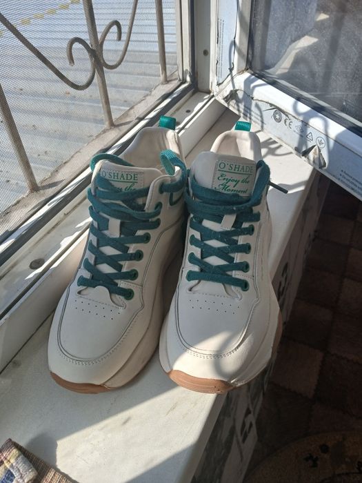 Кроссовки на широкую ногу 39 р-р