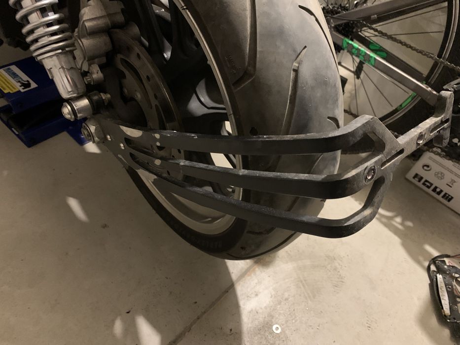 Стойка за номер на мотоциклет Rizoma, свалена от Harley-Davidson