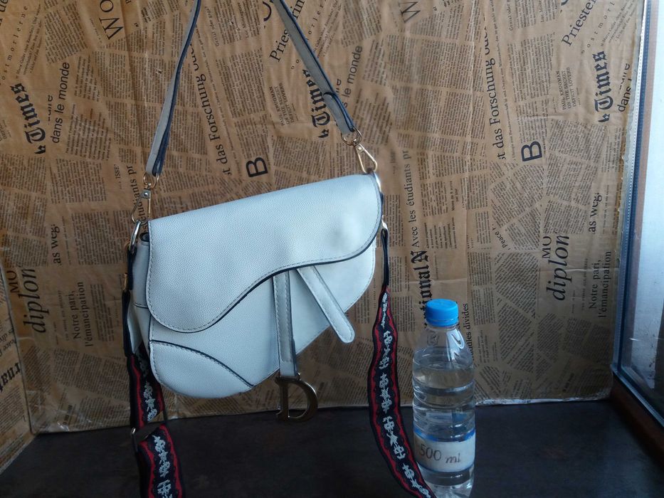 дамска чанта Christian D-малка бяла чанта