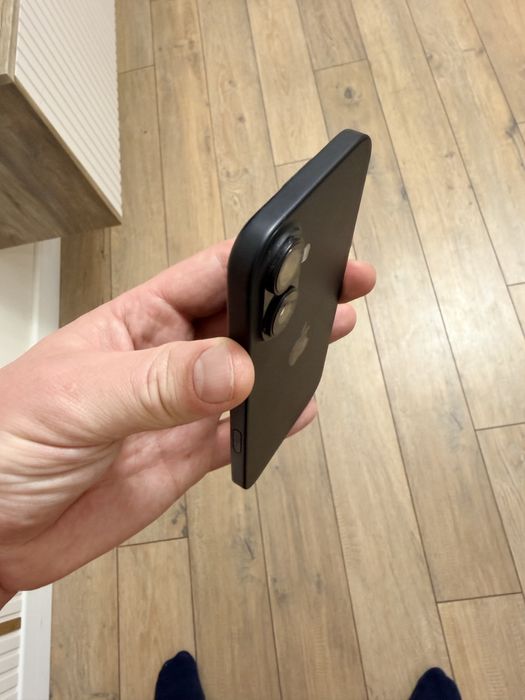 Продам Iphone 16