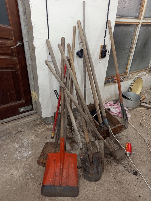 Продам лопаты тяпки