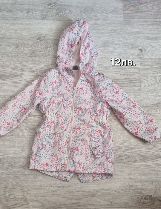 Продавам Детски якета и елек за момиче