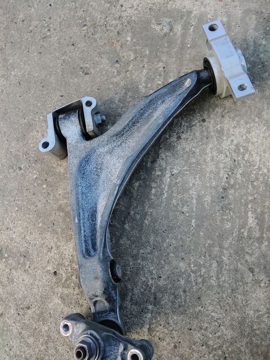 Vând brat suspensie dreapta fata Volvo XC60 2023